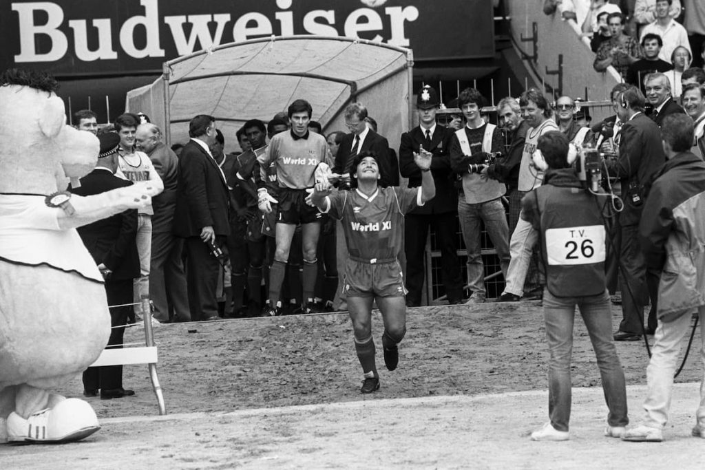 Dieu du foot, Maradona est mort