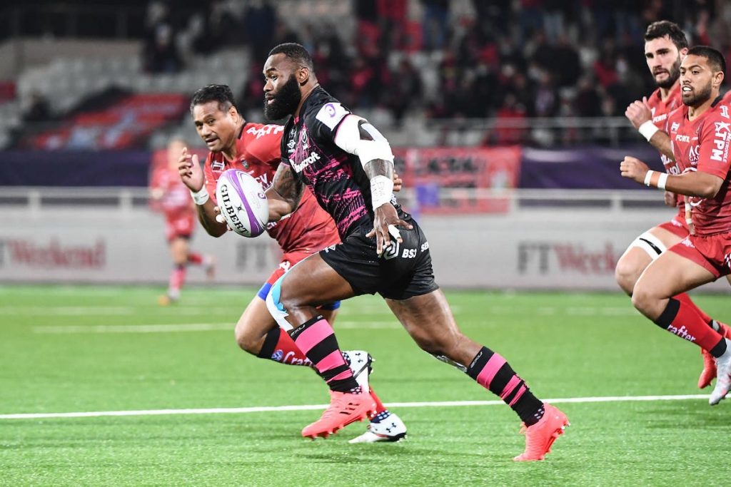 Semi Radradra cartonne à Bristol