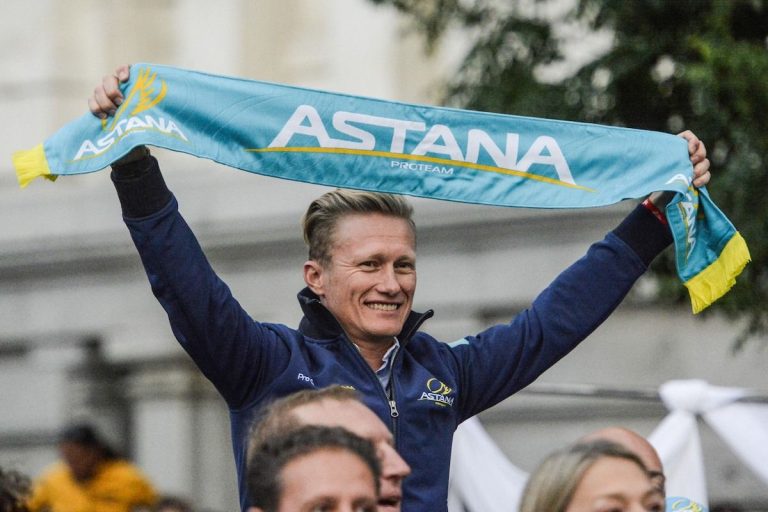 Alexandr Vinokourov fixe l'objctif de monter sur le podium du Tour de France.