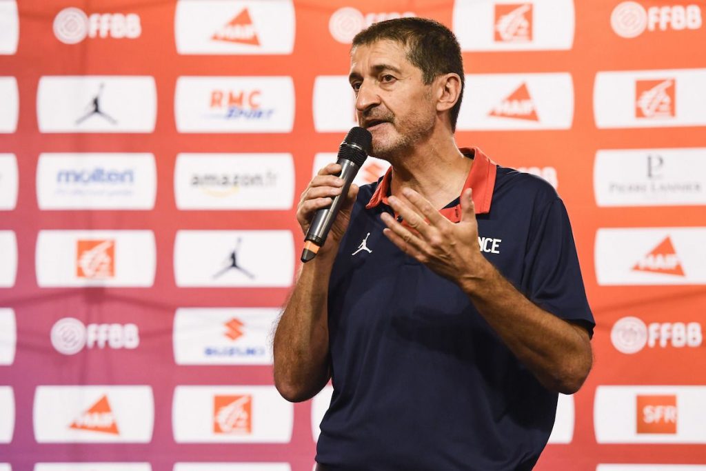 Jean Pierre Siutat évoque les différences de règlement entre l'Europe et la NBA.