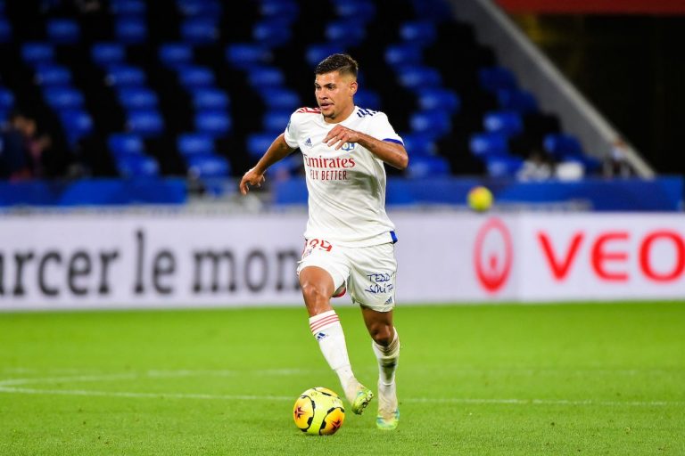 Bruno Guimaraes éclatant lors de son arrivée à l'OL.