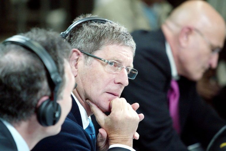 Jean Michel Larqué pas tendre avec le PSG.