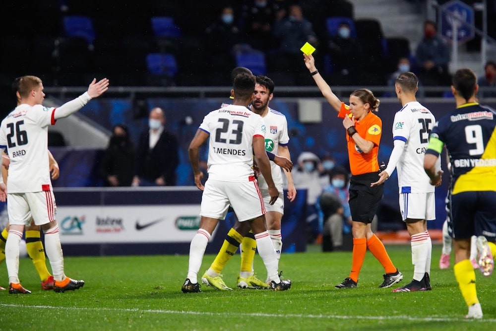 Pourquoi les Lyonnais ont tort de s’en prendre à Stéphanie Frappart