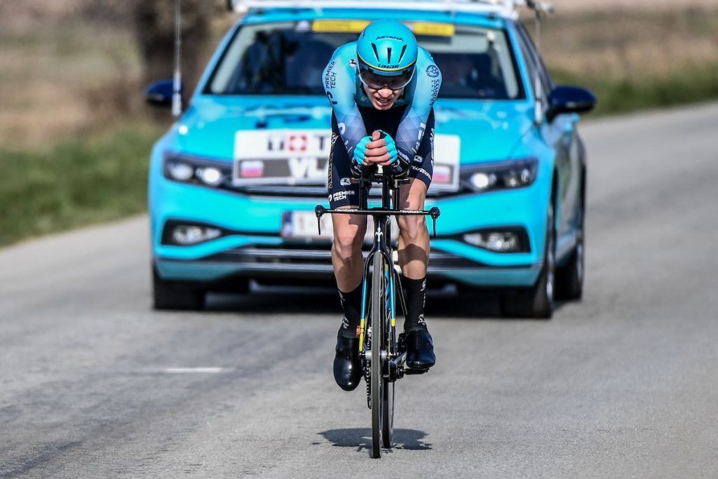 Aleksandr Vlasov vise le podium du Giro.