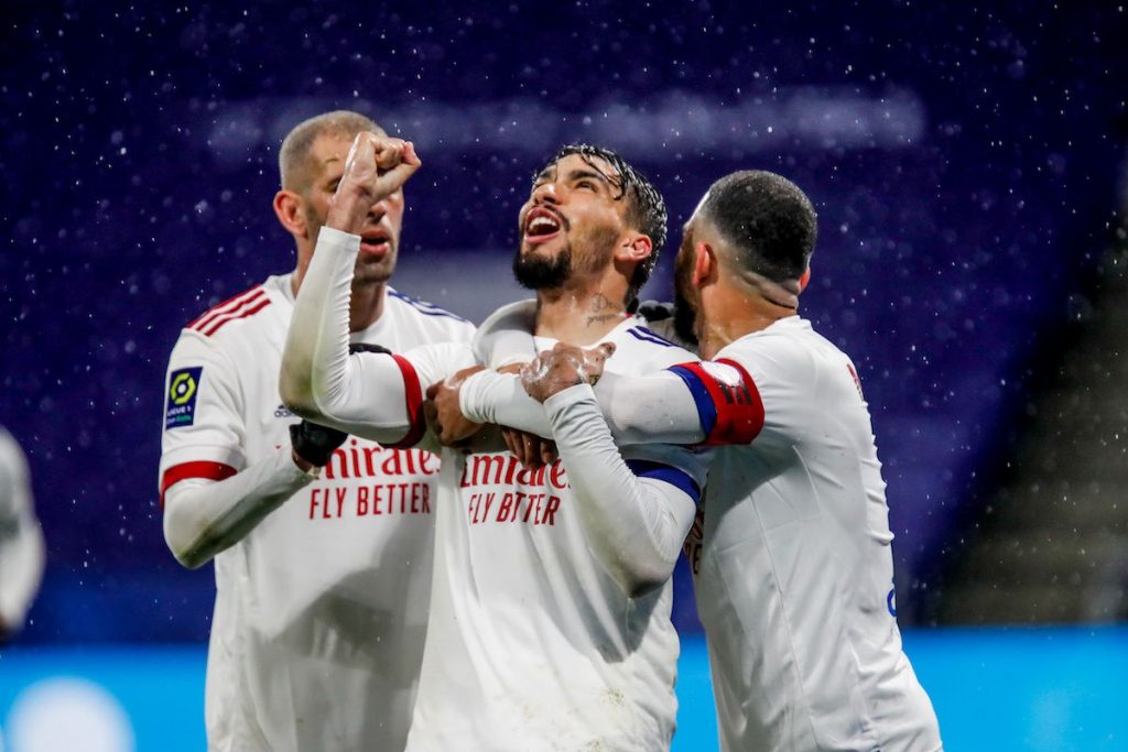 Lyon s'iompose avec brio contre Angers.