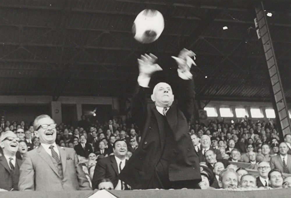 Enfin un stade au nom du général de Gaulle ! Inauguration le 6 juin avec le Variétés Club de France