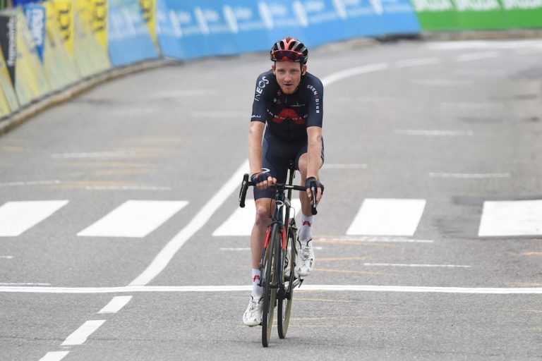 Tao Geoghegan Hart se mettre au service du collectif sur le Tour de France.