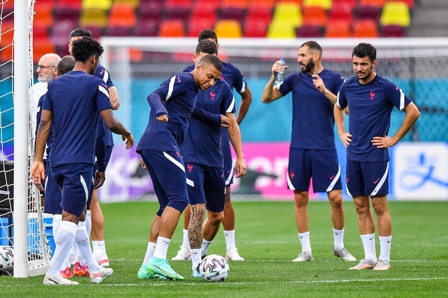 Euro, le journal des Bleus : la défense à trois contre la Suisse se confirme