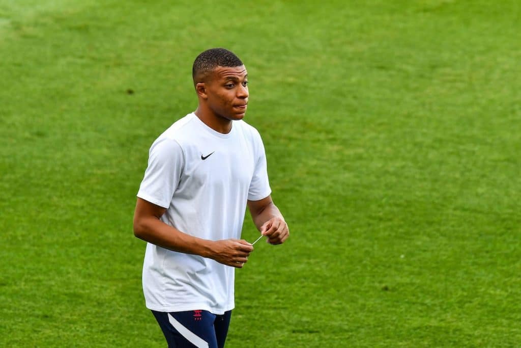Transferts : Kylian Mbappé ne quittera pas le PSG cet été et devrait prolonger