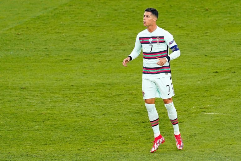 Cristiano Ronaldo et Messi, un mercato incertain.