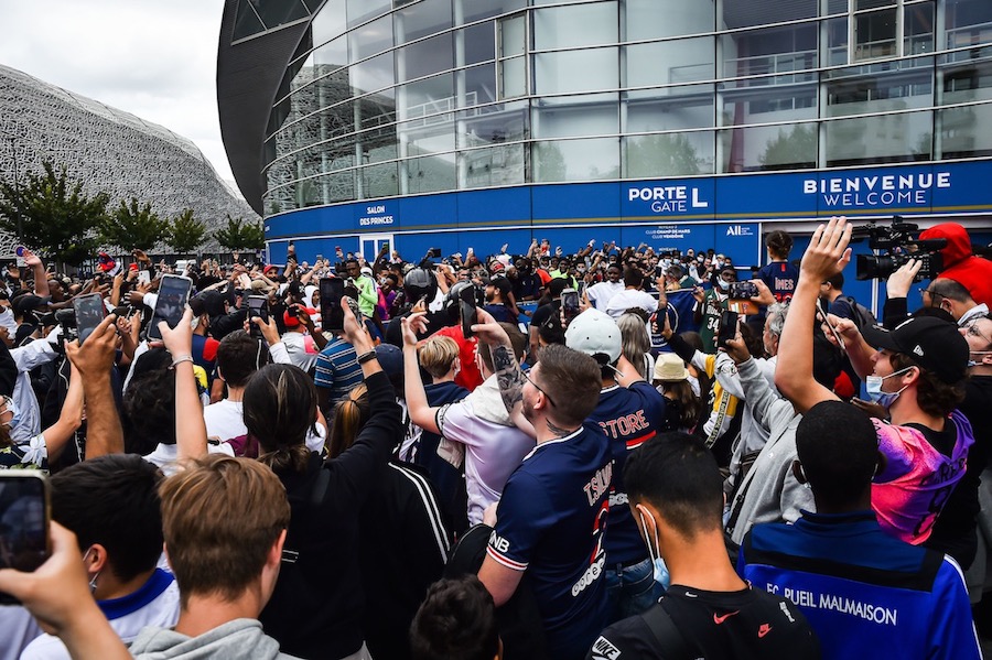 Transferts : déjà la folie à Paris qui attend Lionel Messi