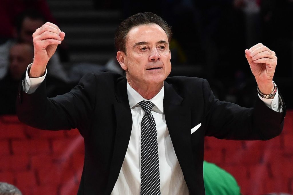 Rick PITINO, exception des coahs non-américain de la NBA.