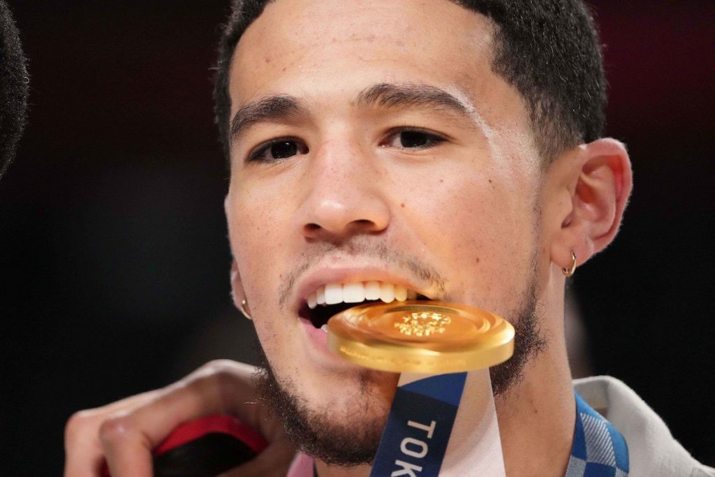 Conseillé par Kobe Bryant avant la mort de ce dernier, Devin Booker s’affirme d’année en année comme le successeur attitré de la légende des Lakers.