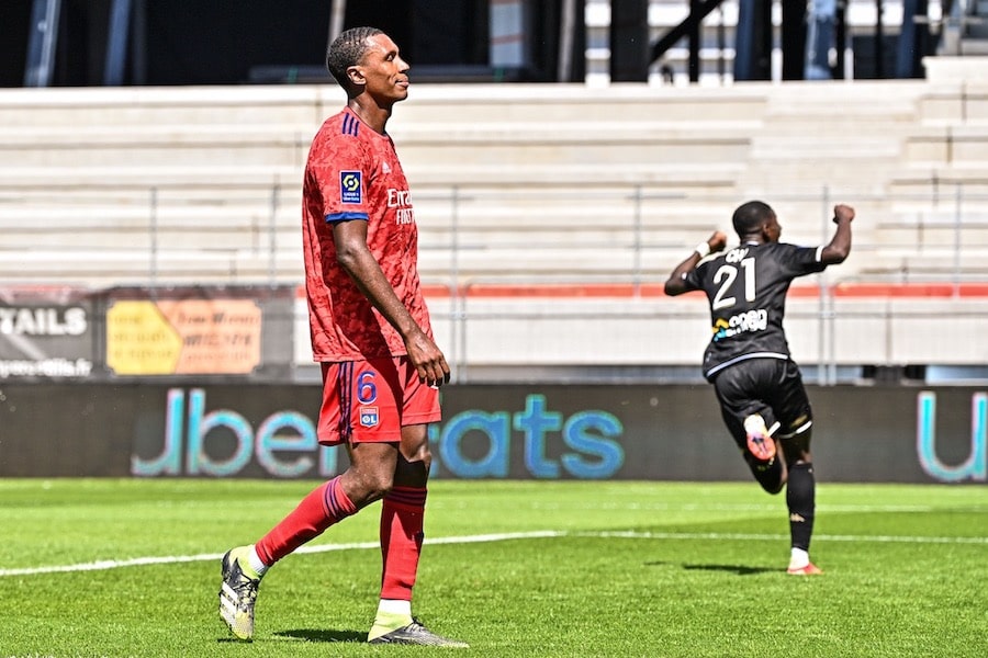 OL : Pourquoi Peter Bosz a viré Marcelo en cinq minutes