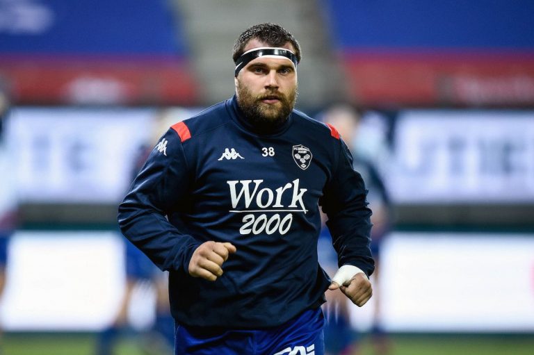 Dans le rugby moderne, Jérôme Reyest une exception, qu'il vit comme un privilège, celui de pouvoir encore concilier ses deux passions : le rugby, et son métier d'éleveur.