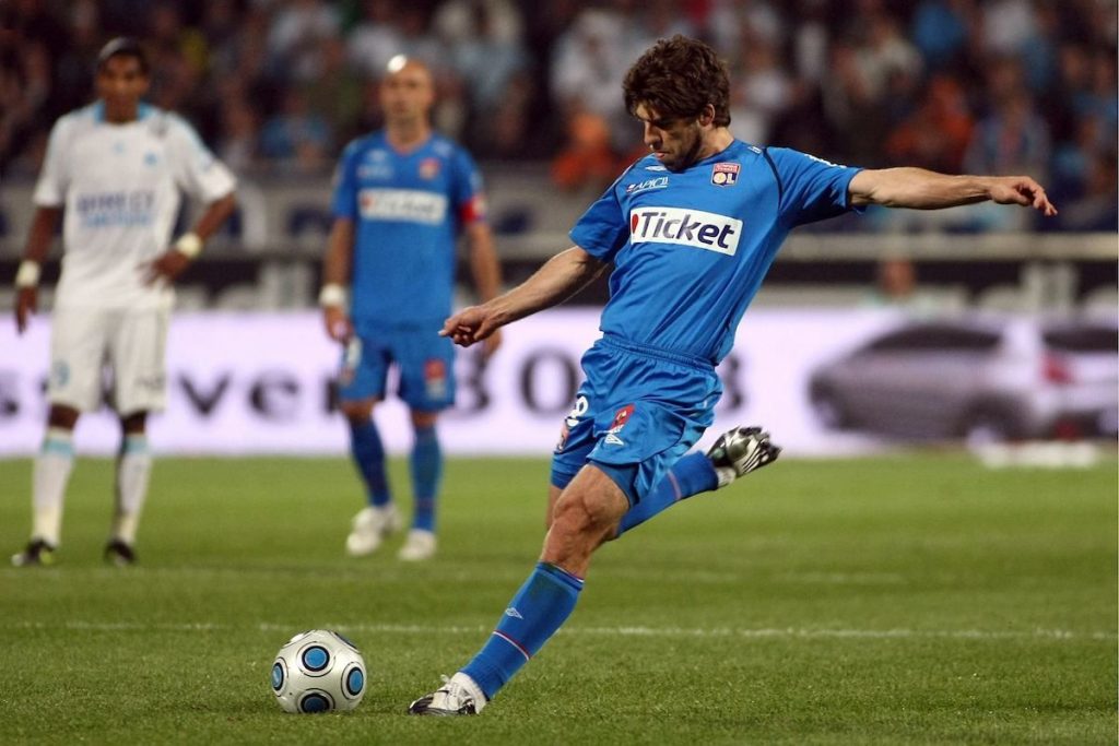 Juninho le plus grand joueur de l'OL au début des années 2000.