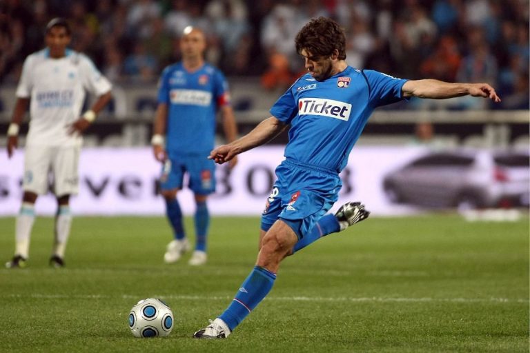 Juninho le plus grand joueur de l'OL au début des années 2000.