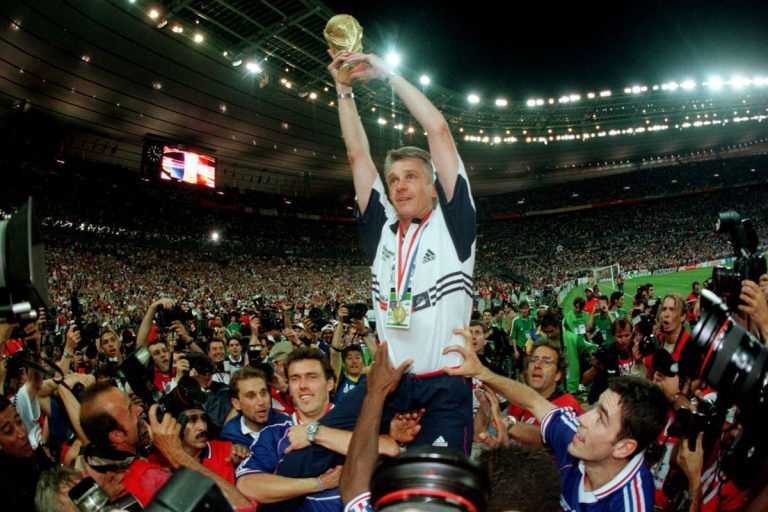 Aimé Jacquet remporte la Coupe du Monde, la première des Bleus.