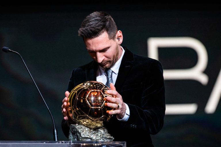 Le Ballon d'Or, une prestigieuse récompense.