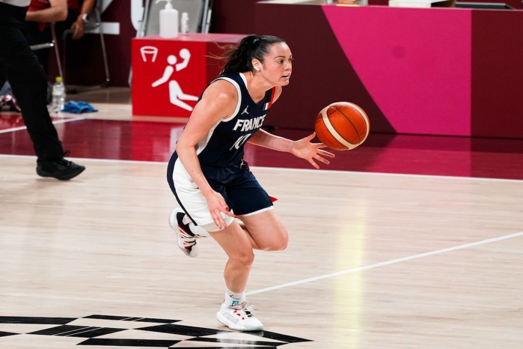 Sarah Michel considère Bourges comme le meilleur club de basket féminin.