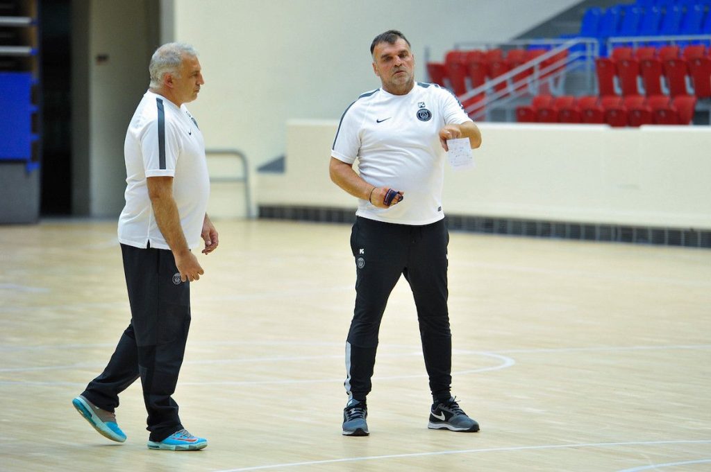 Thierry Perreux fidèle entraineur de la réserve du PSG Hand.
