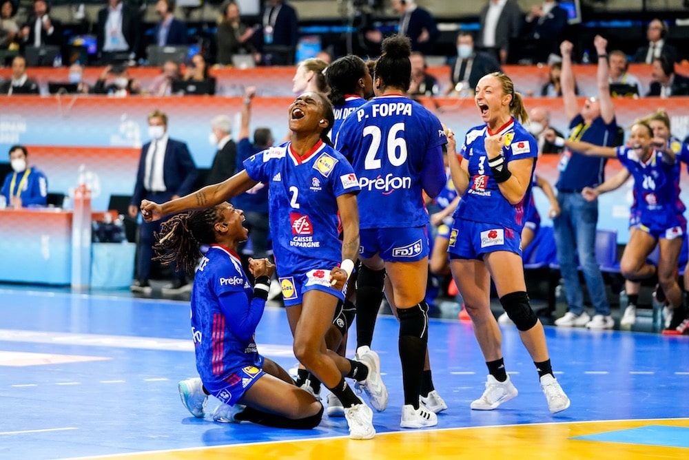 Handball : les Françaises pour un doublé historique
