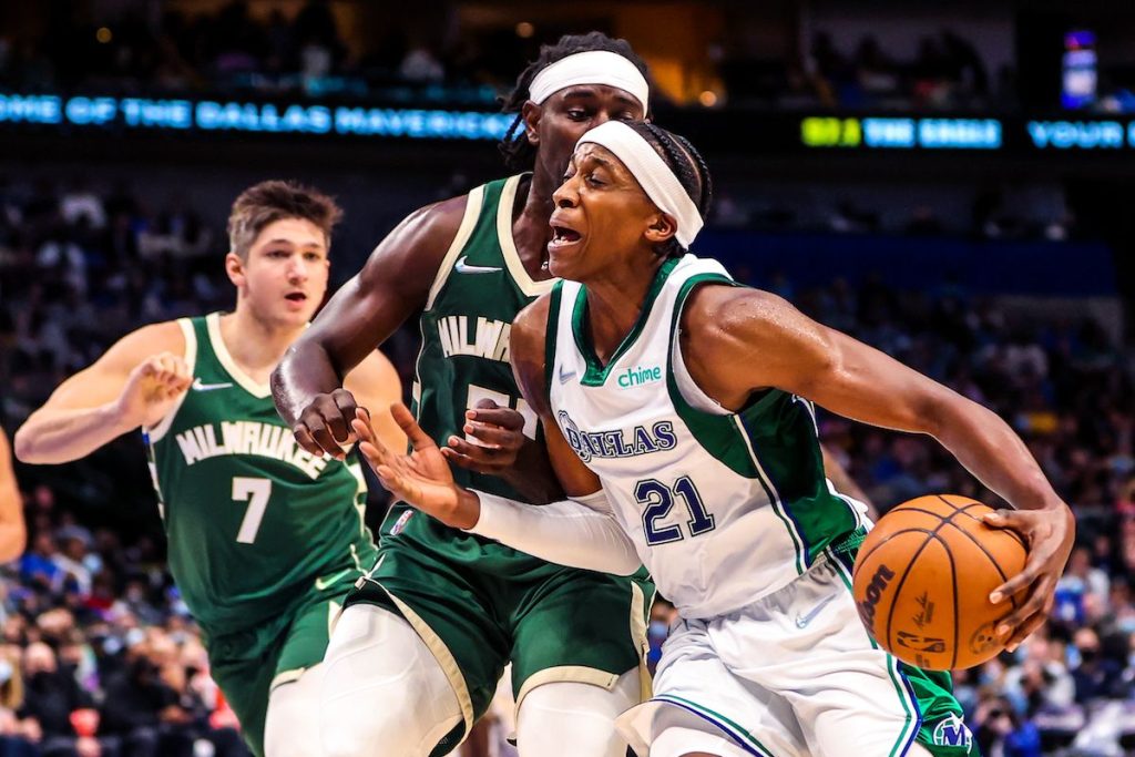 Frank Ntilikina s'affirme à Dallas pour jouer le titre.