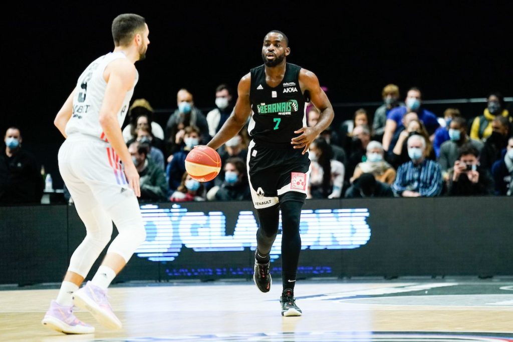 Si Pau-Lacq-Orthez retrouve des couleurs cette saison, il le doit au transfuge d’Orléans Giovan Oniangue qui réalise, à 30 ans, sa meilleure saison. Ce dernier nous présente l’Elan Béarnais.