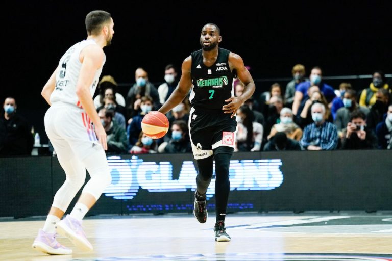 Si Pau-Lacq-Orthez retrouve des couleurs cette saison, il le doit au transfuge d’Orléans Giovan Oniangue qui réalise, à 30 ans, sa meilleure saison. Ce dernier nous présente l’Elan Béarnais.