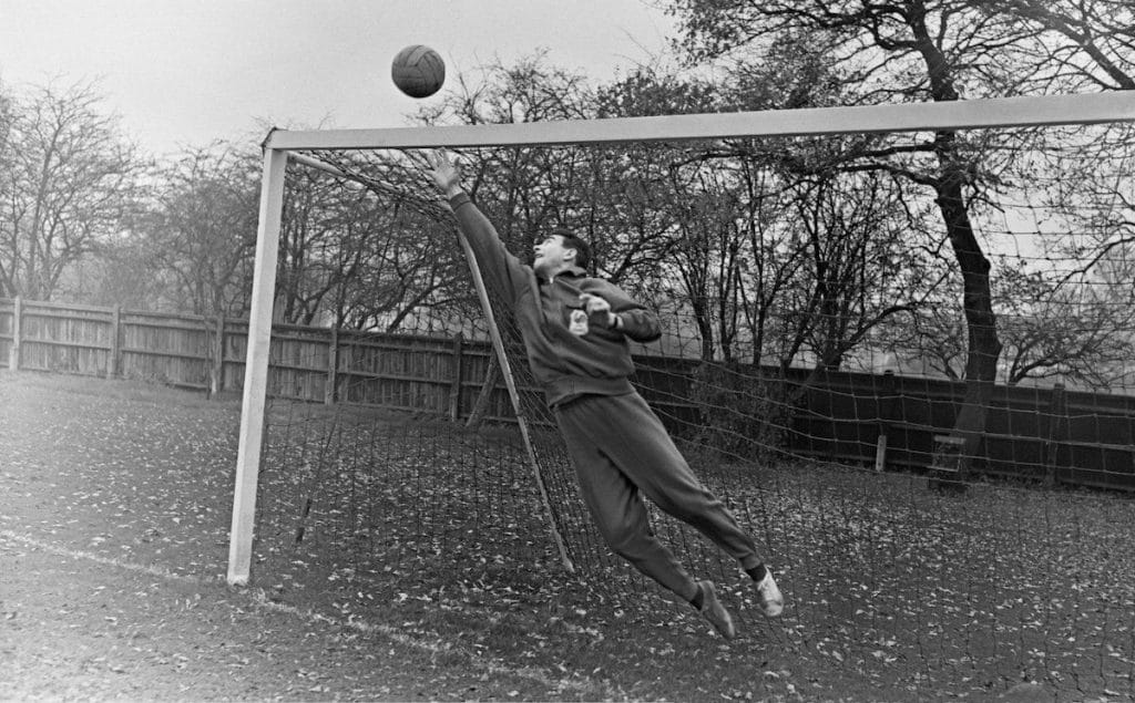 Claude Abbes gardien des Verts et le temps d'un match celui de l'OL.