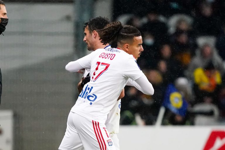 Léo Dubois et Malo Gusto, comme un passage de témoin.