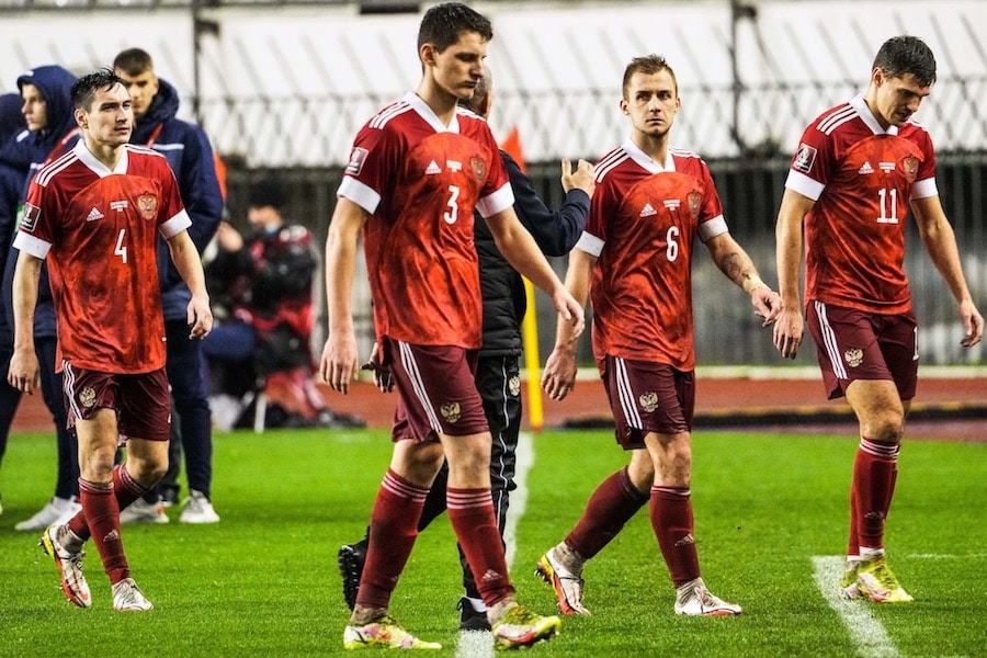 Fallait-il vraiment exclure la Russie de la Coupe du Monde ? Le POUR et le CONTRE