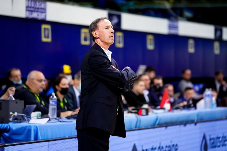 Vincent Collet symbolie l'échec des entraineurs frannçais à se tourner vers l'étrannger.