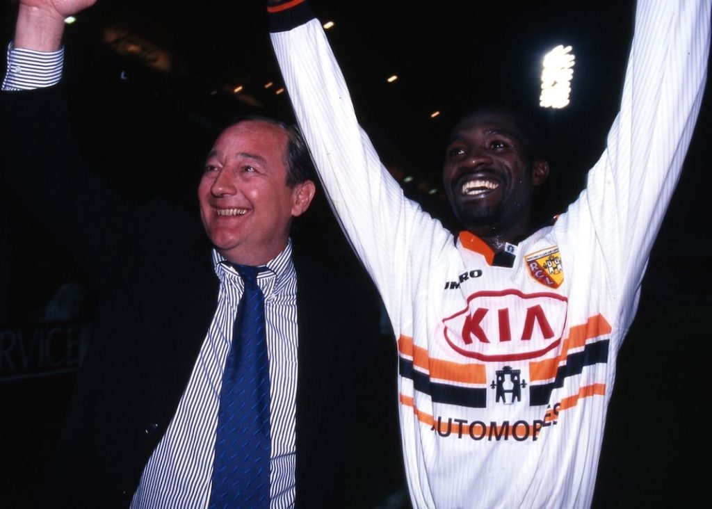 Marc-Vivien Foé à Lens après un transfert avorté à Auxerre.