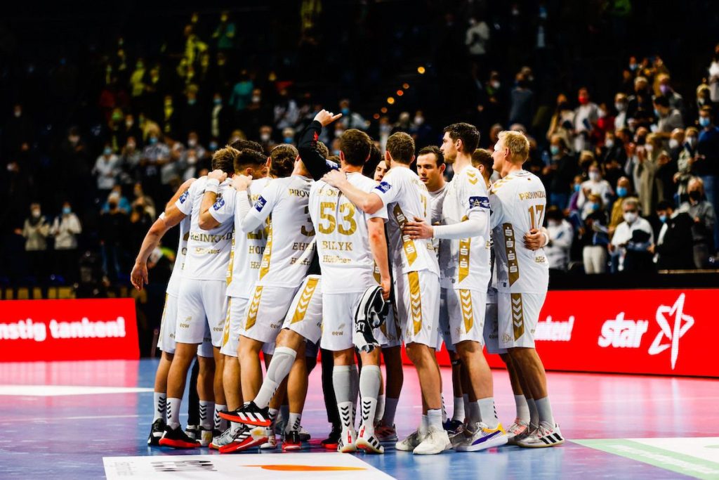 Les stages de hand pendant la période estivale sont l'occasion de perfectionner la pratique.