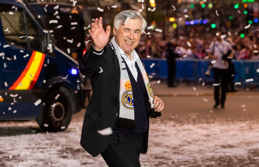 Carlo Ancelotti deviendrait le seul entraîneur à remporter 4 Ligue dess Champions.