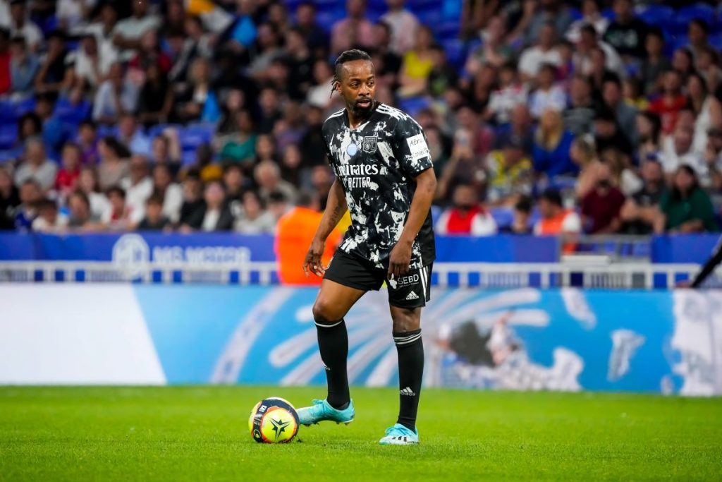 Sidney Govou tacle la direction lyonnaise.