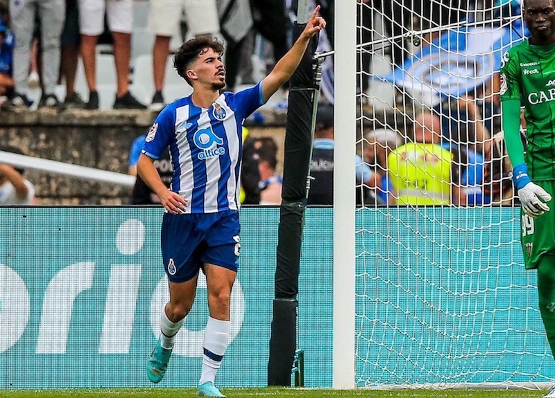 TRANSFERTS : qui est Vitinha, la pépite portugaise annoncée au PSG ?