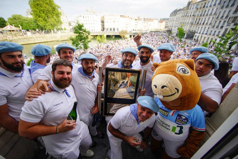 Bayonne renoue avec le Top 14 et des ambitions.