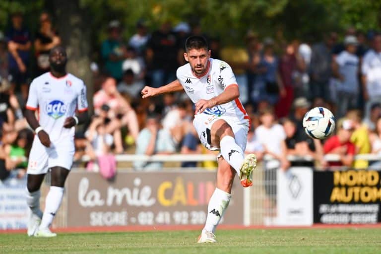 Laval jouera les premiers rôles en Ligue 2.
