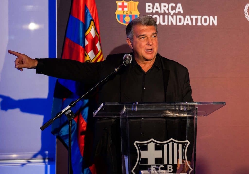 Transferts : le drôle de jeu de Joan Laporta et du Barça