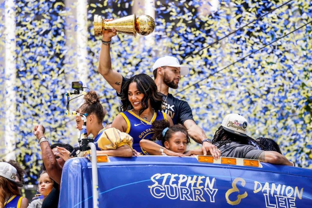 Stephen curry et Golden State ont enfilé une quatrième bague au doigt