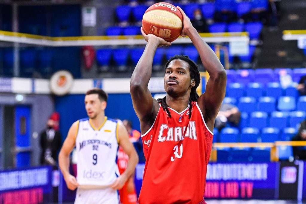 Gelabale vot une fin de carrière tranquille avant de passer derrière les fournaux.