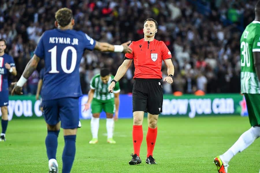 Temps additionnel : un arbitrage à double vitesse et aux lourdes conséquences pour le PSG