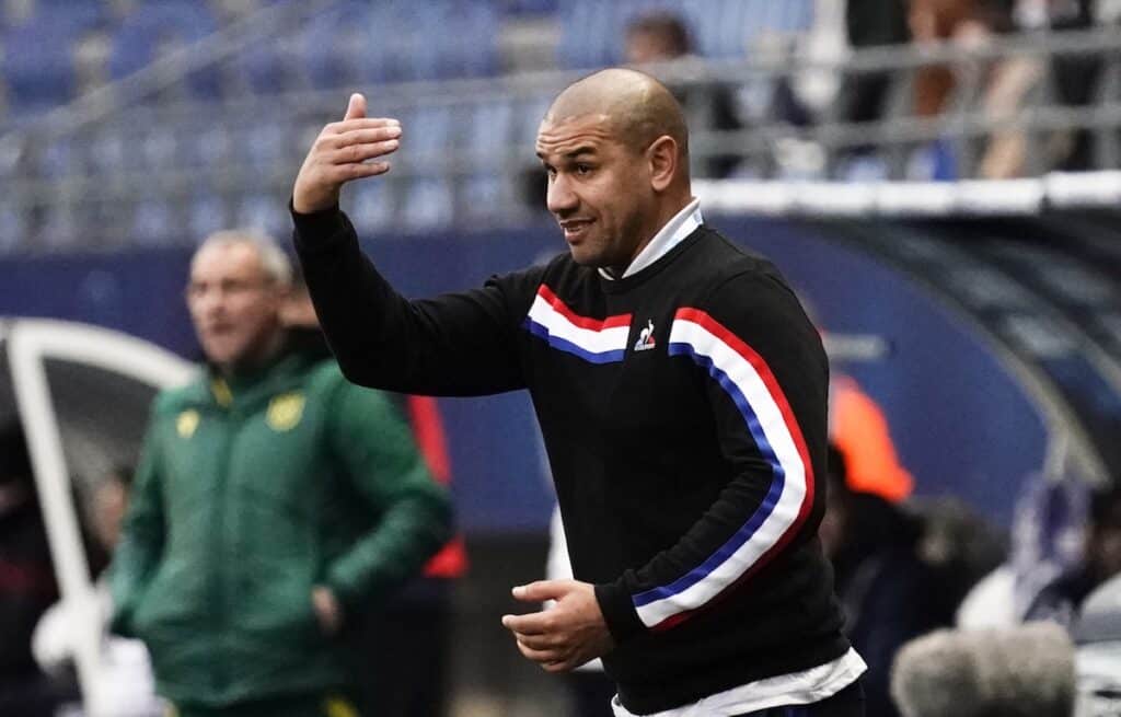 Ligue 1 : qui est Patrick Kisnorbo, le nouvel entraîneur de l’ESTAC, à la trajectoire fulgurante ?