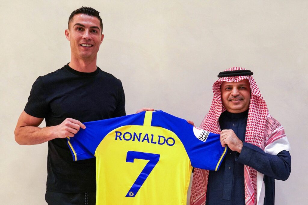 CR7 a signé un contrat en or avec le club d’Al Nassr : 555 555 € par jour, 23 150 € de l’heure !