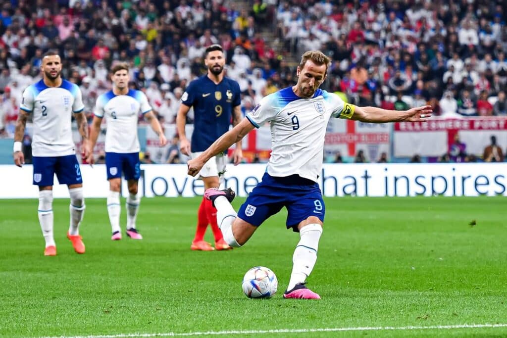 Harry kane rate son penalty face à Hugo Lloris lors de France Angletere.