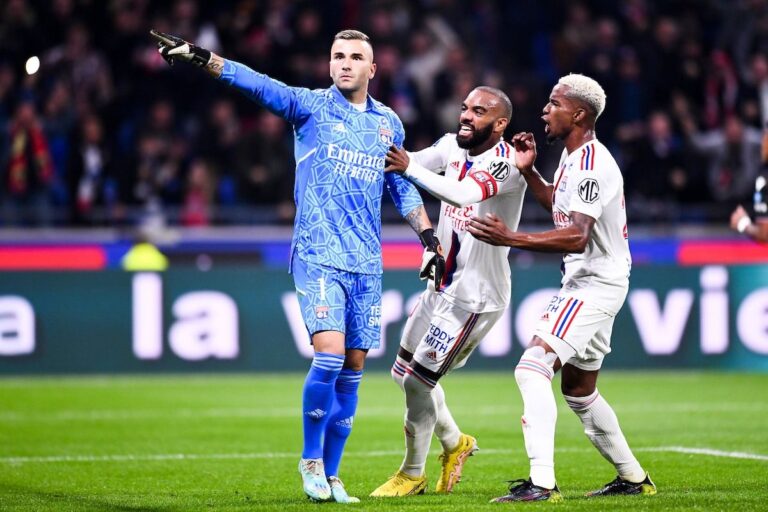 Anthony Lopes et Lacazette ont tenu le rang des Gones.