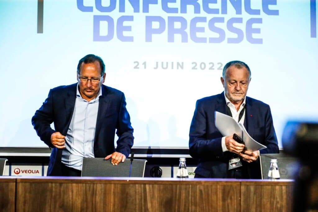 Textor Aulas lors de l'annonce de la vente de l'OL