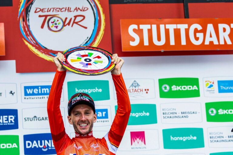 Adam Yates change de braquet avec UAE Team Emirates